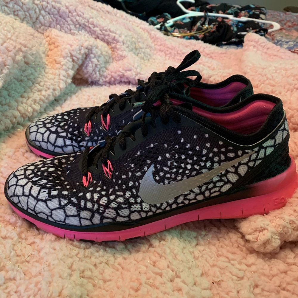 Nike Free 5 free tr fit 5.0 hot pink and black